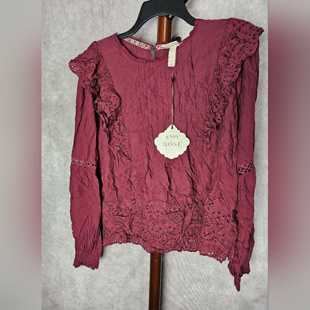 Women's Long Sleeves Eyelet Blouse Small